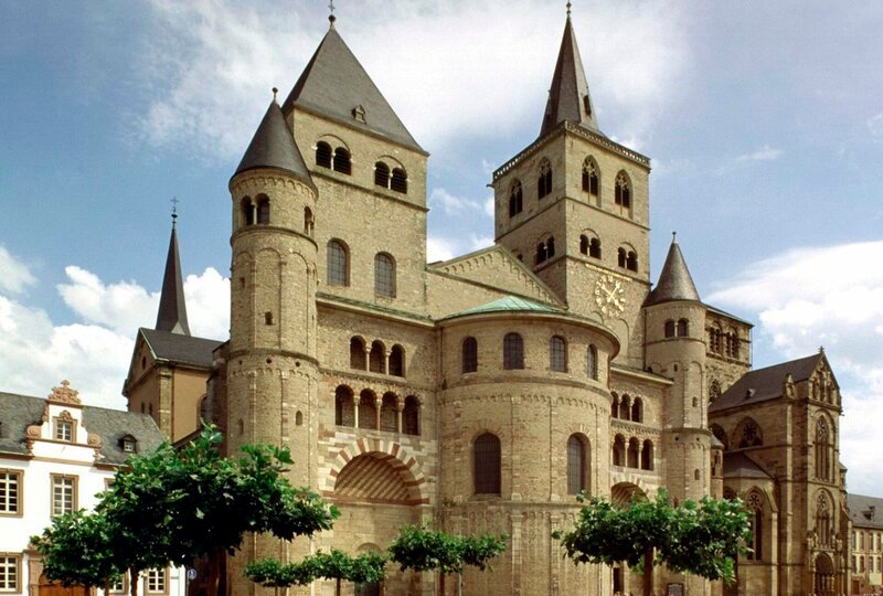 SWR Fernsehen PONTIFIKALAMT ZUR ERÖFFNUNG DER HEILIG ROCK WALLFAHRT, aus dem Hohen Dom in Trier, am Freitag (13.04.12) um 14:30 Uhr. Der Dom in Trier – Bild: SWR/Bistum Trier SWR Fernsehen PONTIFIKALAMT ZUR ERÖFFNUNG DER HEILIG ROCK WALLFAHRT, aus dem Hohen Dom in Trier, am Freitag (13.04.12) um 14:30 Uhr. Der Dom in Trier – Bild: SWR/Bistum Trier