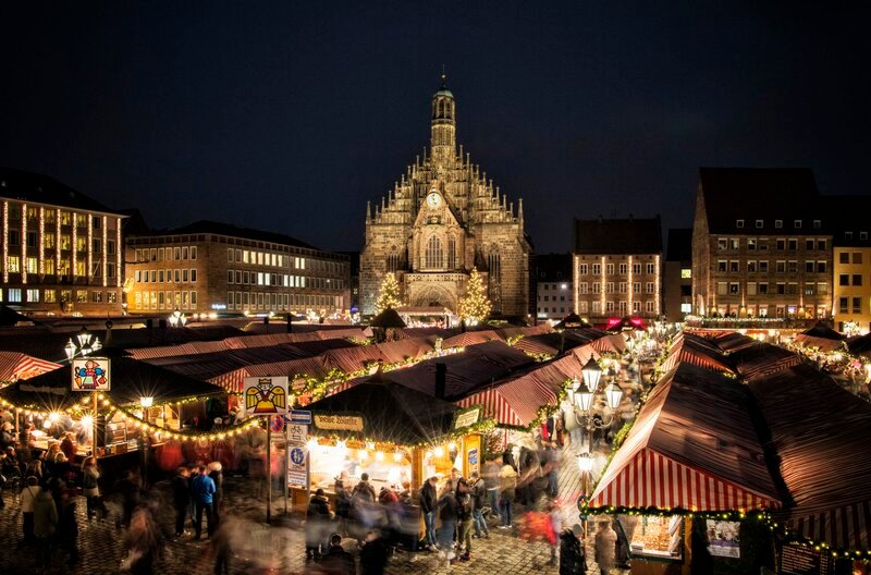 Blick auf den Nürnberger Christkindlesmarkt. – Bild: HR/Congress- und Tourismus-Zentrale Nürnberg/Florian Trykowski Blick auf den Nürnberger Christkindlesmarkt. – Bild: HR/Congress- und Tourismus-Zentrale Nürnberg/Florian Trykowski