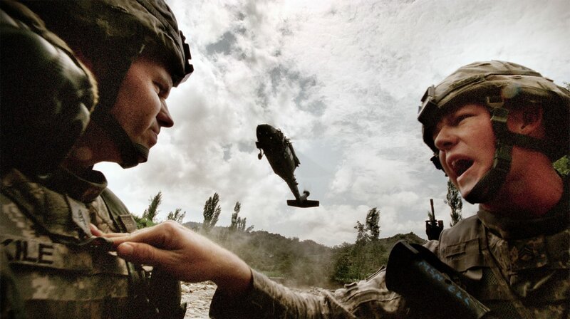 Die amerikanischen Truppen bereiten ihren Rückzug vor. Ein Land ohne ausländische Militärtruppen haben die Kinder Afghanistans noch nie erlebt. – Bild: phoenix/​ZDF/​arte/​Pieter-Jan De Pue