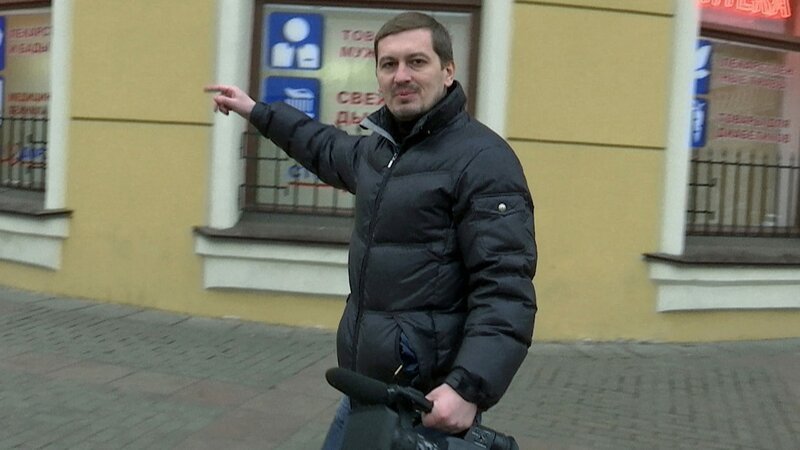 Der Moskauer Polizeireporter Iwan Oneltschenko (Foto) nimmt Korrespondent Christoph Wanner mit hinter die Kulissen des „Krisengebiets Verkehr“. – Bild: N24 Doku