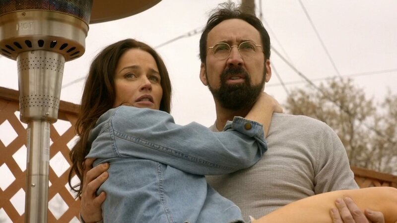 Nach dem tragischen Unfalltod ihrer Tochter sind die Eheleute Ray (Nicolas Cage) und Maggie (Robin Tunney) am Boden zerstört. Sie erwerben ein abgelegenes Hotel in der Wüste, um sich dort eine neue Existenz aufzubauen. – Bild: LEONINE