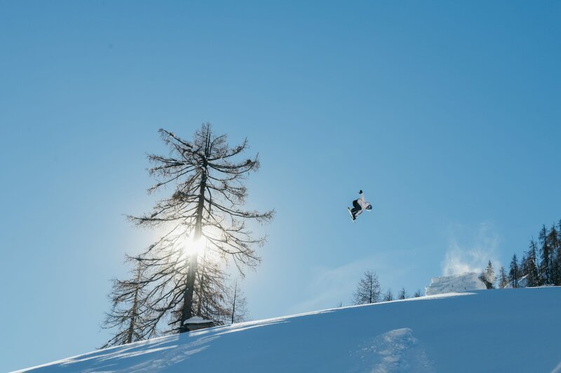 Anna Gasser going for a switch backside at Nassfeld, Austria on February 16, 2021 – Bild: Red Bull Media House /​ Sam Strauss /​ www.redbullmediahouse.com /​ Usage for editorial use only