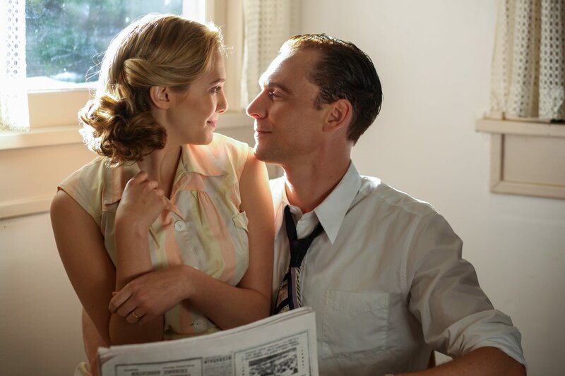 Audrey Williams (Elizabeth Olsen), Hank Williams (Tom Hiddleston) – Bild: ORF/​Sony Pictures/​Sam Emerson