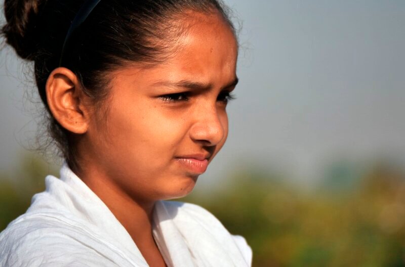 Die zwölfjährige Gagan kämpft in Punjab, Indien, gegen die dramatische Luftverschmutzung. – Bild: Radio Bremen – Sonam Rinzin