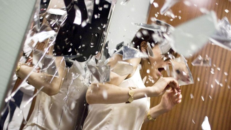 Devil - Fahrstuhl zur Hölle – Bild: RTL Die Verwendung des Materials von RTL Deutschland ist nur zur redaktionellen Berichterstattung im Zusammenhang mit der Sendung unter Angabe der Credits/​Quellenangabe und Beachtung der unter https:/​