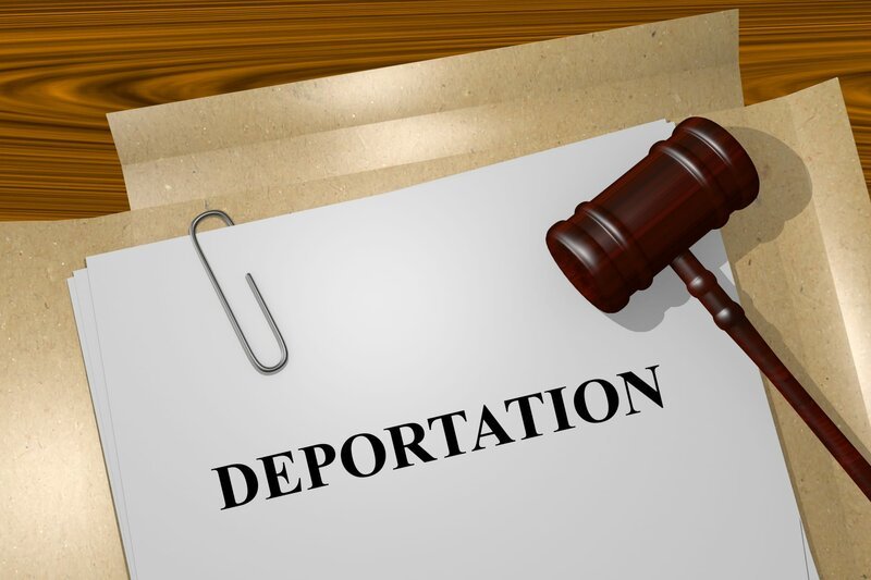 Render illustration of Deportation Title On Legal Documents – Bild: Alon Harel /​ Alon Harel