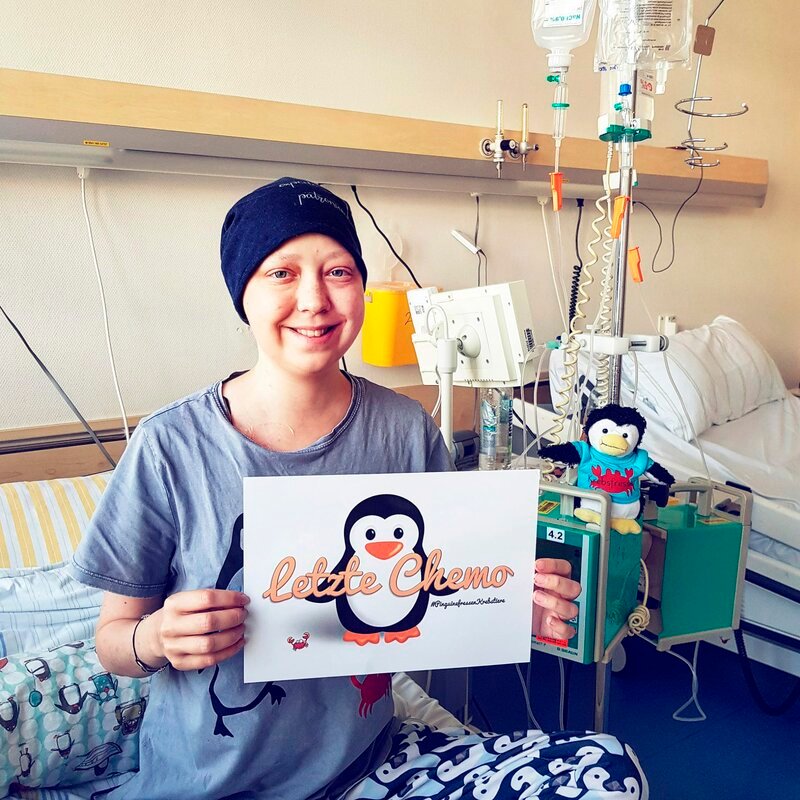 Sarah Schott strahlt. Sie hat gerade ihre 6 Chemotherapie hinter sich. (2020) – Bild: SWR