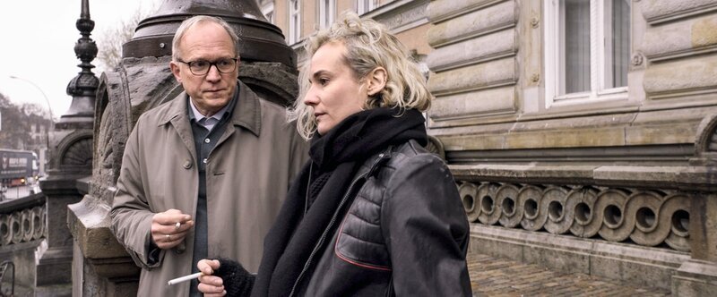 Ulrich Tukur (Jürgen Möller), Diane Kruger (Katja Serkerci). – Bild: ORF/​Pro7/​Warner Bros.