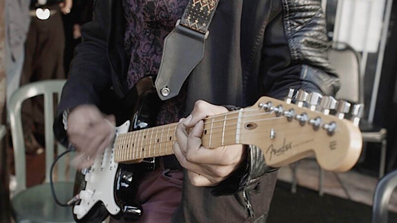 Gitarre – Bild: RTL / (c) Bow + Arrow Entertaiment 2019 Die Verwendung des Materials von RTL Deutschland ist nur zur redaktionellen Berichterstattung im Zusammenhang mit der Sendung unter Angabe der Credits/Quellenan Gitarre – Bild: RTL / (c) Bow + Arrow Entertaiment 2019 Die Verwendung des Materials von RTL Deutschland ist nur zur redaktionellen Berichterstattung im Zusammenhang mit der Sendung unter Angabe der Credits/Quellenan