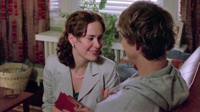 Emily (Sarah Paulson) und Ben (Eric Mabius) (v.l.) – Bild: Bibel TV