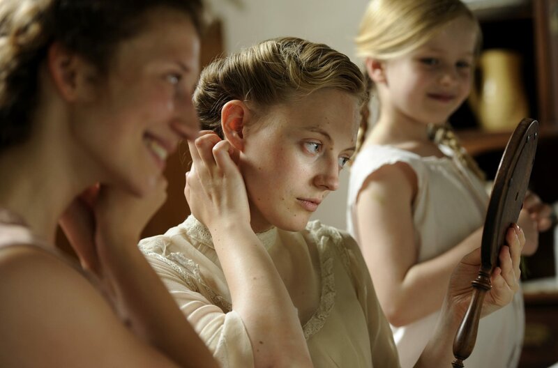 Wir sind doch Schwestern – Bild: WDR/​Degeto/​WDR/​UFA Fiction/​Bernd Spauke