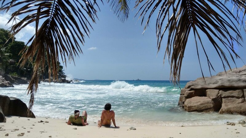 Strand Anse Patates auf der Seychellen-Insel La Digue. – Bild: ZDF und hentschel