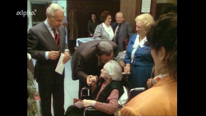 Doku von 1986 über die jüdische Gemeinde in Wien und über die Lebensbedingungen der jüdischen Bürger zwischen Assimilierung und Antisemitismus. Die damals 6000 Juden haben ihr Zentrum im 1. Wiener Gemeindebezirk, wo in der Seitenstettengasse der Stadttempel steht – 1938 hatten in Wien gut 160.000 Juden gelebt. Die Gemeindemitglieder sagten 1986, sie fühlen sich nicht nur vom arabischen Terrorismus bedroht, sondern sie sehen sich auch mit einem wachsenden Antisemitismus in Wien konfrontiert. – Bild: BR/SWR Doku von 1986 über die jüdische Gemeinde in Wien und über die Lebensbedingungen der jüdischen Bürger zwischen Assimilierung und Antisemitismus. Die damals 6000 Juden haben ihr Zentrum im 1. Wiener Gemeindebezirk, wo in der Seitenstettengasse der Stadttempel steht – 1938 hatten in Wien gut 160.000 Juden gelebt. Die Gemeindemitglieder sagten 1986, sie fühlen sich nicht nur vom arabischen Terrorismus bedroht, sondern sie sehen sich auch mit einem wachsenden Antisemitismus in Wien konfrontiert. – Bild: BR/SWR