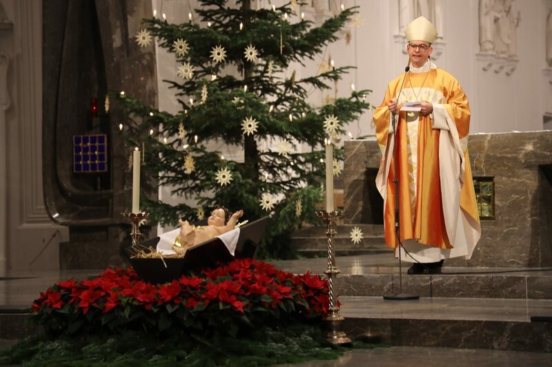 Der Weihnachtsgottesdienst wird aus dem Dom Sankt Kilian in Würzburg ausgestrahlt. – Bild: ZDF und Markus Hauck. Der Weihnachtsgottesdienst wird aus dem Dom Sankt Kilian in Würzburg ausgestrahlt. – Bild: ZDF und Markus Hauck.