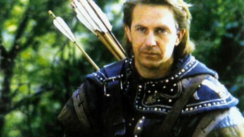 Um sein Land zurückzugewinnen und die Armen aus der Unterdrückung durch den Sheriff zu befreien, verwandelt sich Robin of Locksley (Kevin Costner) in Robin Hood. – Bild: SUPER RTL