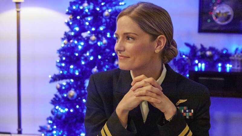 Amelia Breslin (Stefanie Butler) arbeitet als Leutnant bei der Marine. Mit dem Rufnamen „Daddy’s Girl“ tritt sie stolz in die Fußstapfen ihres verstorbenen Vaters. – Bild: Crown Media