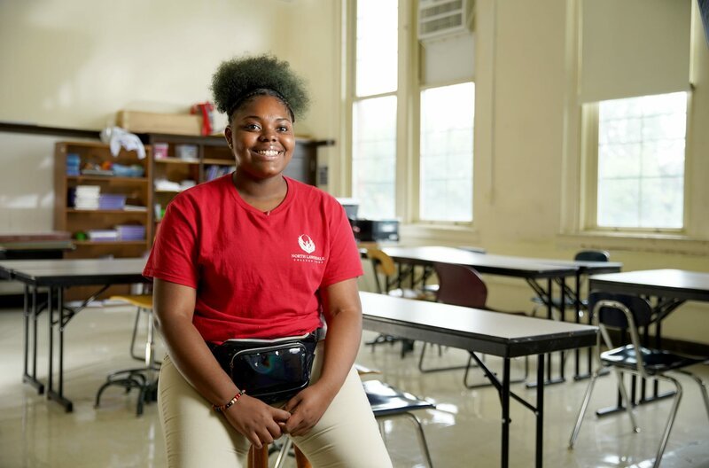 Die 17-jährige Schülerin Audrey Wright lebt in der West Side, einer der gefährlichsten Gegenden Chicagos. Als Teil der „Peace Warriors“ versucht sie dabei zu helfen, Konflikte gewaltfrei zu lösen. – Bild: arte