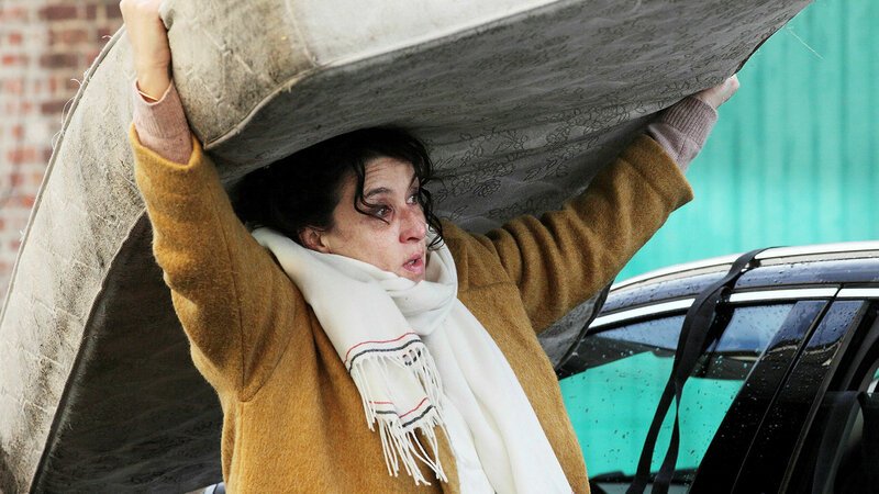Der Glanz der Unsichtbaren Noémie Lvovsky als Hélène SRF/Frenetic Films – Bild: SRF1 Der Glanz der Unsichtbaren Noémie Lvovsky als Hélène SRF/Frenetic Films – Bild: SRF1