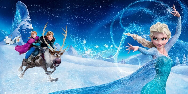 „Die Eiskönigin – Völlig unverfroren“, Prinzessin Elsa kann alles in Schnee und Eis verwandeln. Als Kind lässt sie beim Spielen beinahe das Herz ihrer kleinen Schwester Anna erfrieren. Die Trolle raten daher, Elsa zu isolieren. Nach dem Tod ihrer Eltern wird sie zur Königin gekrönt. Am Tag der Zeremonie stolpert Anna über ihren Traumprinzen Hans, doch Elsa verweigert ihnen ihren Segen. Kurz darauf lässt sie ganz Arendelle im ewigen Eis versinken, flieht in die Berge und erschafft dort einen riesigen Eispalast. Anna will sie zurückholen. Naturbursch Kristoff, dessen Rentier Sven und Schneemann Olaf werden dabei zu treuen Gefährten. – Bild: ORF/Disney „Die Eiskönigin – Völlig unverfroren“, Prinzessin Elsa kann alles in Schnee und Eis verwandeln. Als Kind lässt sie beim Spielen beinahe das Herz ihrer kleinen Schwester Anna erfrieren. Die Trolle raten daher, Elsa zu isolieren. Nach dem Tod ihrer Eltern wird sie zur Königin gekrönt. Am Tag der Zeremonie stolpert Anna über ihren Traumprinzen Hans, doch Elsa verweigert ihnen ihren Segen. Kurz darauf lässt sie ganz Arendelle im ewigen Eis versinken, flieht in die Berge und erschafft dort einen riesigen Eispalast. Anna will sie zurückholen. Naturbursch Kristoff, dessen Rentier Sven und Schneemann Olaf werden dabei zu treuen Gefährten. – Bild: ORF/Disney