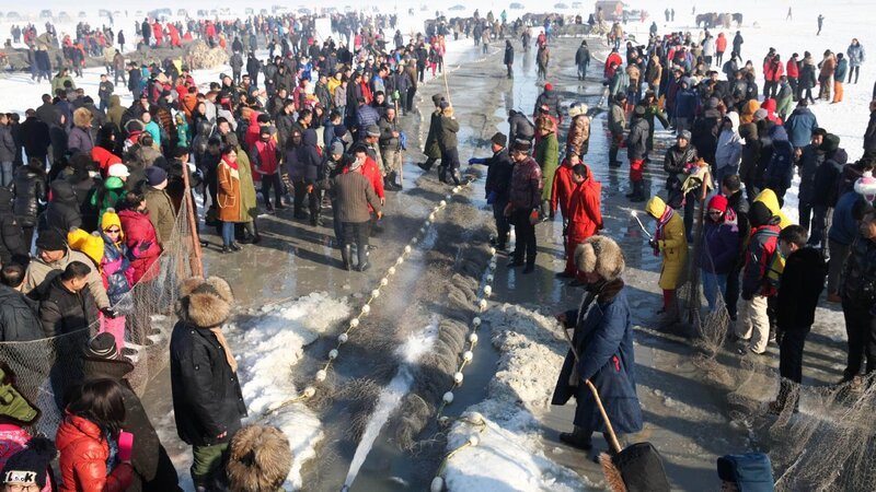 Einholen der Netze – ein Verfahren wie seit Jahrhunderten.   Die Verwendung des sendungsbezogenen Materials ist nur mit dem Hinweis und Verlinkung auf RTL+ gestattet. – Bild: RTL/​ © Medienkontor /​ J. Michael Schumacher Die Verwendung des Materials von RTL Deutschland ist nur zur redaktionellen Berichterstattung im Zusammenhang mit der Sendung unter Angabe der Credits/​Quell