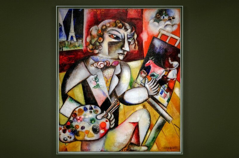 Ölgemälde „Selbstporträt mit sieben Fingern“ von Marc Chagall, 1912 – Bild: Stedelijk Museum Amsterdam/​Adagp/​Paris 2020 /​ © Stedelijk Museum Amsterdam/​Adagp/​Paris 2020