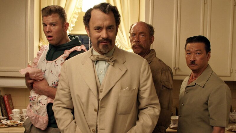 Professor Dorr (Tom Hanks) schart eine Gruppe von Dieben um sich, um ein Casino auszurauben.. (Lump (Ryan Hurst, left), Garth Pancake (J.K. Simmons, center right), and The General (Tzi Ma, right). – Bild: RTL Zwei