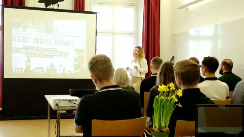 Workshop auf Schloß Ebersberg bei Stuttgart. Die IBD schult ihre jungen Mitglieder. – Bild: ZDF und SWR/ffframework-tv. Workshop auf Schloß Ebersberg bei Stuttgart. Die IBD schult ihre jungen Mitglieder. – Bild: ZDF und SWR/ffframework-tv.