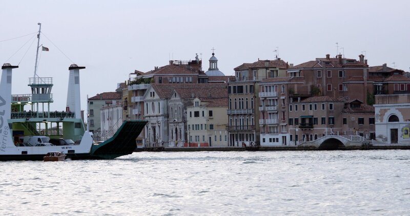 Venedig Abend. – Bild: ORF/​ip Media