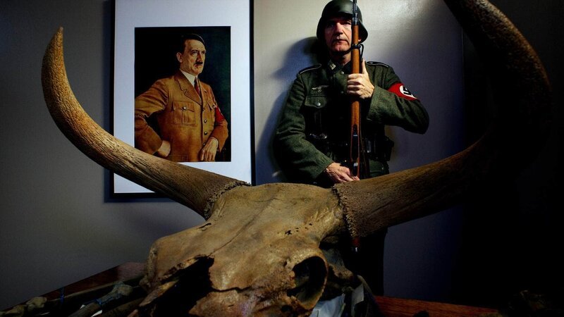 Mit der Hilfe namhafter Wissenschaftler erstellten die Nazis Entwürfe für Jagdparks, in denen längst ausgestorbene Tiere wieder zum Leben erweckt werden sollten. – Bild: RTL / Quickfire Media Mit der Hilfe namhafter Wissenschaftler erstellten die Nazis Entwürfe für Jagdparks, in denen längst ausgestorbene Tiere wieder zum Leben erweckt werden sollten. – Bild: RTL / Quickfire Media