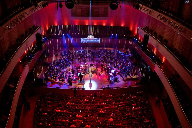 Loredana performs during the Red Bull Symphonic in Lucerne, Switzerland on November 26, 2021. – Bild: TV25