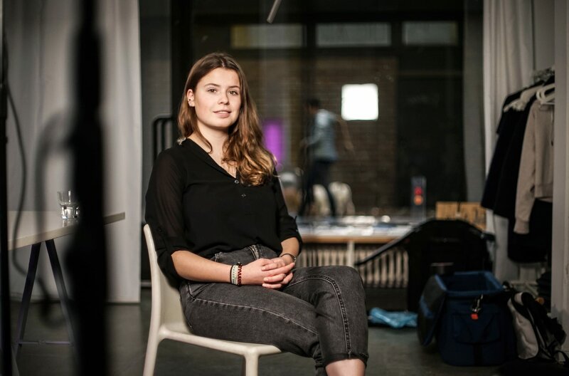 ARD/rbb ARD THEMENWOCHE 2020 „#WIE LEBEN – BLEIBT ALLES ANDERS“, „Aufschrei der Jugend – Generation „Fridays for Future““, am Mittwoch (18.11.20) um 23:20 Uhr im ERSTEN. Seit Anfang 2019 begleitet die Filmemacherin Berliner ProtagonistInnen von „Fridays for Future“ und konzentriert sich dabei auf ihre Lebenswelt. Wer sind die jungen Menschen, die da auf die Straße gehen? Was treibt sie an? Der Film zeigt, wie vielfältig, schöpferisch und kräftezehrend die Protestarbeit ist. Sie erzählen von ihren Óngsten, Träumen, Erfolgserlebnissen und Niederlagen. Aus den Porträts Einzelner wird das Porträt einer engagierten Generation. 2020 wird zur Herausforderung für Fridays for Future: Corona hat die Protestform verändert und ihre Themen in der à – ffentlichkeit verdrängt. Was macht die Pandemie mit dem Engagement der Jugendlichen? Was macht Corona mit Fridays for Future? – Luisa Neubauer beim Interview. © rbb/Jürgen Todt, honorarfrei – Verwendung gemäß der AGB im engen inhaltlichen, redaktionellen Zusammenhang mit genannter rbb-Sendung bei Nennung „Bild: rbb/Jürgen Todt“ (S2+). rbb Presse & Information, Masurenallee 8–14, 14057 Berlin, Tel: 030/97 99 3–12118 oder -12116, pressefoto@rbb-online.de – Bild: SWR/rbb/Jürgen Todt ARD/rbb ARD THEMENWOCHE 2020 „#WIE LEBEN – BLEIBT ALLES ANDERS“, „Aufschrei der Jugend – Generation „Fridays for Future““, am Mittwoch (18.11.20) um 23:20 Uhr im ERSTEN. Seit Anfang 2019 begleitet die Filmemacherin Berliner ProtagonistInnen von „Fridays for Future“ und konzentriert sich dabei auf ihre Lebenswelt. Wer sind die jungen Menschen, die da auf die Straße gehen? Was treibt sie an? Der Film zeigt, wie vielfältig, schöpferisch und kräftezehrend die Protestarbeit ist. Sie erzählen von ihren Óngsten, Träumen, Erfolgserlebnissen und Niederlagen. Aus den Porträts Einzelner wird das Porträt einer engagierten Generation. 2020 wird zur Herausforderung für Fridays for Future: Corona hat die Protestform verändert und ihre Themen in der à – ffentlichkeit verdrängt. Was macht die Pandemie mit dem Engagement der Jugendlichen? Was macht Corona mit Fridays for Future? – Luisa Neubauer beim Interview. © rbb/Jürgen Todt, honorarfrei – Verwendung gemäß der AGB im engen inhaltlichen, redaktionellen Zusammenhang mit genannter rbb-Sendung bei Nennung „Bild: rbb/Jürgen Todt“ (S2+). rbb Presse & Information, Masurenallee 8–14, 14057 Berlin, Tel: 030/97 99 3–12118 oder -12116, pressefoto@rbb-online.de – Bild: SWR/rbb/Jürgen Todt