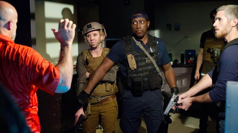 Armed Response - Unsichtbarer Feind – Bild: RTL /​ © Voltage Pictures Die Verwendung des Materials von RTL Deutschland ist nur zur redaktionellen Berichterstattung im Zusammenhang mit der Sendung unter Angabe der Credits/​Quellenangabe und Beacht