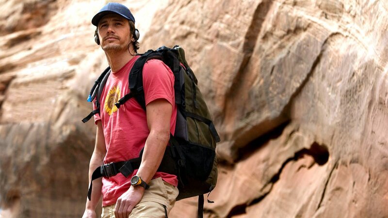 Aron Ralston (James Franco) startet im April 2003 zu einer Klettertour im entlegenen Blue John Canyon in Utah. – Bild: RTL Zwei