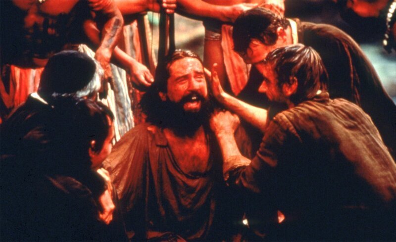 Mendoza (Robert De Niro, Mitte); Gabriel (Jeremy Irons, r.) – Bild: 1986 KINGSMERE PRODUCTIONS LIMITED. ALL RIGHTS RESERVED. Lizenzbild frei Mendoza (Robert De Niro, Mitte); Gabriel (Jeremy Irons, r.) – Bild: 1986 KINGSMERE PRODUCTIONS LIMITED. ALL RIGHTS RESERVED. Lizenzbild frei