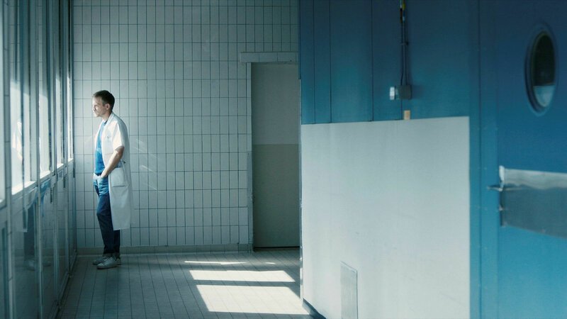 L’ordre des médecins Jérémie Renier als Simon Chaykine SRF/Cineworx – Bild: SRF1 L’ordre des médecins Jérémie Renier als Simon Chaykine SRF/Cineworx – Bild: SRF1
