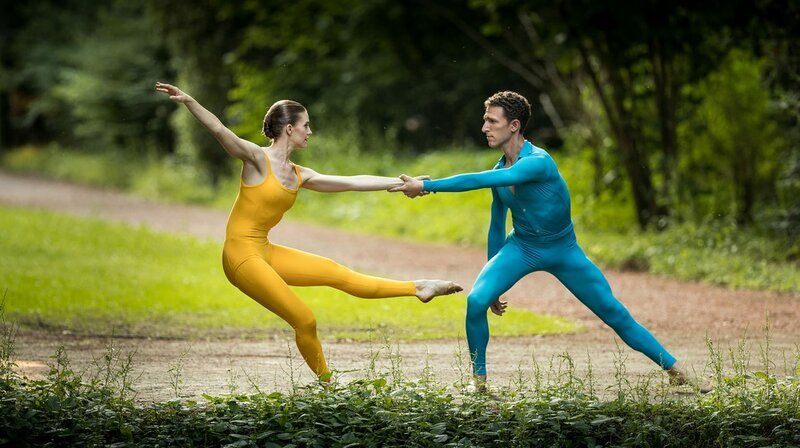 Die Choreographie „Suits For Two „mit den Tänzern Jamie Scott und Daniel Madoff. Weiteres Bildmaterial finden Sie unter www.br-foto.de. – Bild: BR/​Radiotelevisione Svizzera/​arte/​Martin Miseré