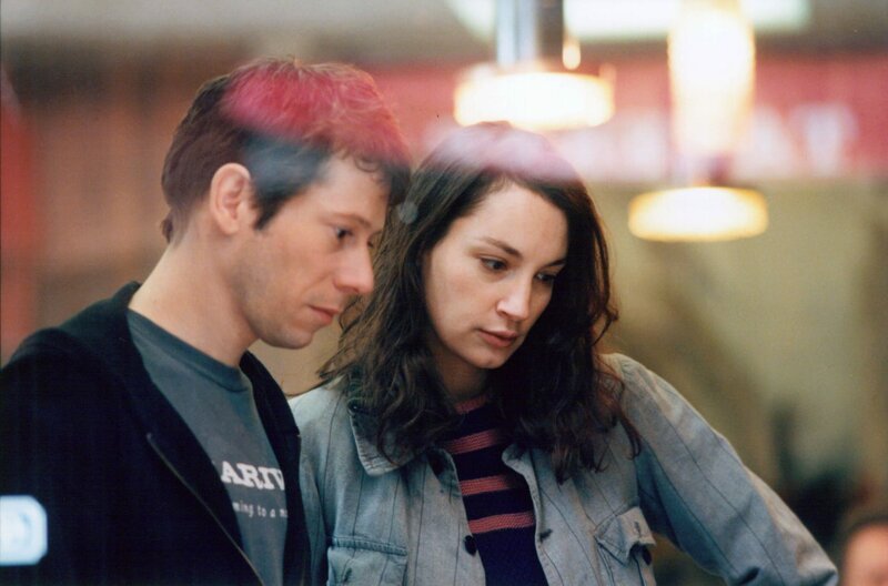 Jenny (Jeanne Balibar) und Gabriel (Mathieu Amalric) sind inzwischen kein Paar mehr, aber noch immer gut befreundet. – Bild: 1999 Pathé Films/​IMA Films