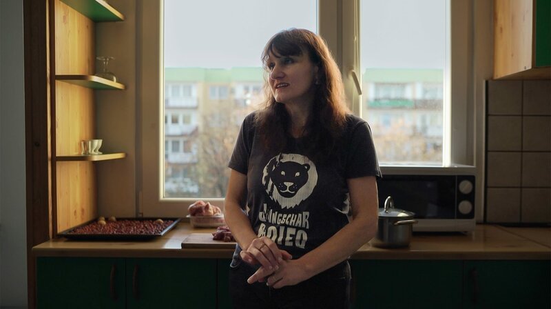 Betreuerin Lyubow aus der Ukraine sollte in ihrem ersten Monat als Betreuerin in Deutschland nur 650 Euro verdienen. – Bild: NDR/Alexandra Bidian / NDR Presse und Information Betreuerin Lyubow aus der Ukraine sollte in ihrem ersten Monat als Betreuerin in Deutschland nur 650 Euro verdienen. – Bild: NDR/Alexandra Bidian / NDR Presse und Information