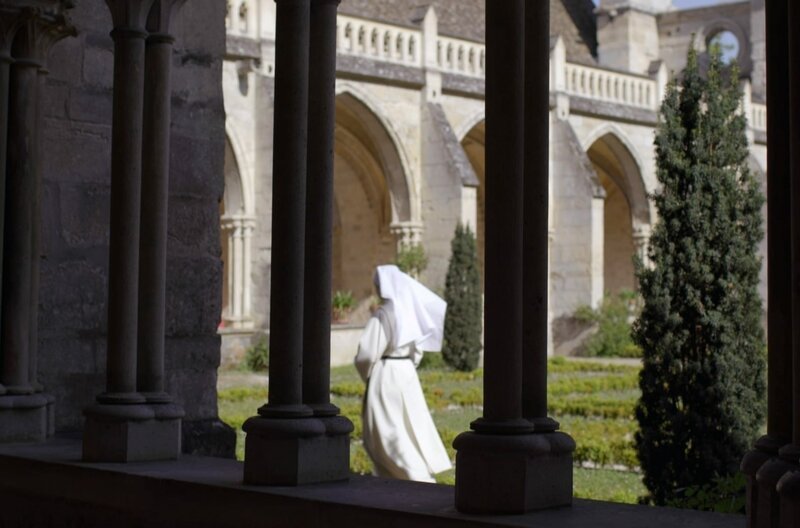 Den Dienerinnen Gottes, die in Folge von sexuellem Missbrauch in der Kirche schwanger werden, droht der Verstoß aus ihren Gemeinschaften oder sie werden zur Abtreibung gezwungen. – Bild: ARTE France / © Alle Rechte vorbehalten Den Dienerinnen Gottes, die in Folge von sexuellem Missbrauch in der Kirche schwanger werden, droht der Verstoß aus ihren Gemeinschaften oder sie werden zur Abtreibung gezwungen. – Bild: ARTE France / © Alle Rechte vorbehalten