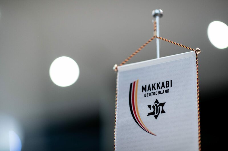 Wimpel des jüdischen Dachverbandes „Makkabi Deutschland“. – Bild: ZDF und strauch Wimpel des jüdischen Dachverbandes „Makkabi Deutschland“. – Bild: ZDF und strauch