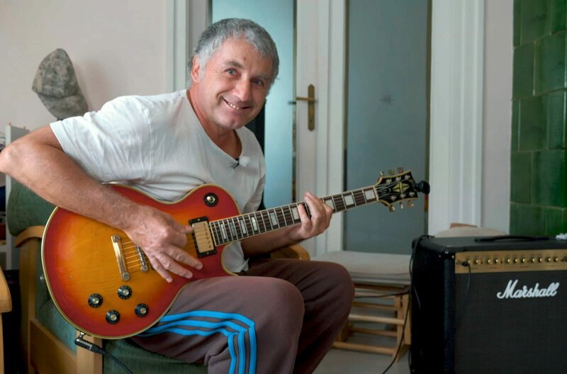 Zoltan Benko gründete 1979 die ungarische Punkrock-Band CPg. – Bild: Hoferichter & Jacobs /​ © Dmitri Konradt /​ © Hoferichter & Jacobs /​ © WDR /​ © Bánkuti András