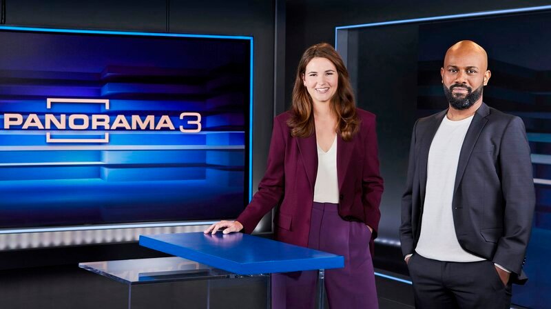 Lea Struckmeier und Aimen Abdulaziz-Said – Die neuen Gesicher von „Panorama3“ Lea Struckmeier und Aimen Abdulaziz-Said moderieren das Politikmagazin ‚ÄûPanorama 3‘Äú im NDR Fernsehen im Wechsel. ‚ÄûPanorama 3‘Äú ist dienstags, 21:15 Uhr, im NDR Fernsehen zu sehen. – Bild: NDR/Hendrik Lüders / NDR Presse und Information Lea Struckmeier und Aimen Abdulaziz-Said – Die neuen Gesicher von „Panorama3“ Lea Struckmeier und Aimen Abdulaziz-Said moderieren das Politikmagazin ‚ÄûPanorama 3‘Äú im NDR Fernsehen im Wechsel. ‚ÄûPanorama 3‘Äú ist dienstags, 21:15 Uhr, im NDR Fernsehen zu sehen. – Bild: NDR/Hendrik Lüders / NDR Presse und Information