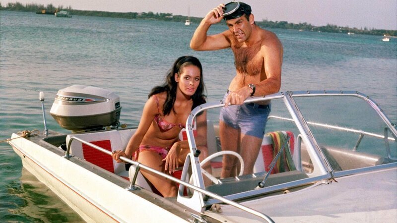 James Bond (Sean Connery) will mit Hilfe von Paula Caplan (Marine Beswick) herausfinden, was Largo vorhat … – Bild: RTL Die Verwendung des Materials von RTL Deutschland ist nur zur redaktionellen Berichterstattung im Zusammenhang mit der Sendung unter Angabe der Credits/Quellenangabe und Beachtung der unter https:/ James Bond (Sean Connery) will mit Hilfe von Paula Caplan (Marine Beswick) herausfinden, was Largo vorhat … – Bild: RTL Die Verwendung des Materials von RTL Deutschland ist nur zur redaktionellen Berichterstattung im Zusammenhang mit der Sendung unter Angabe der Credits/Quellenangabe und Beachtung der unter https:/
