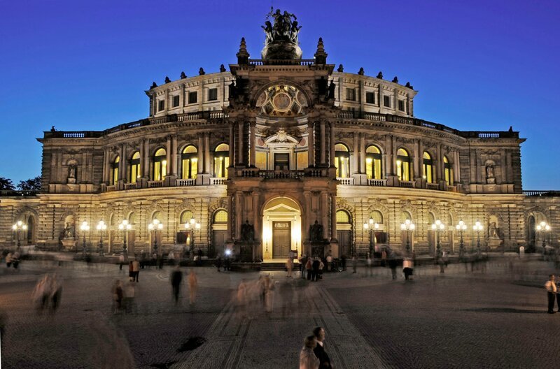 Die Inszenierung von „Aida“ in der Semperoper Dresden wird ein spannendes Debüt auf ganzer Linie. – Bild: Matthias Creutziger