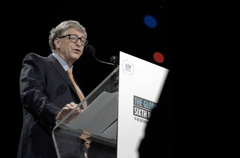 Bill Gates bei der Konferenz des Globalen Fonds zur Bekämpfung von Aids, Tuberkulose und Malaria in Lyon im Oktober 2019 – Bild: Pascal Kardous/​SlugNews