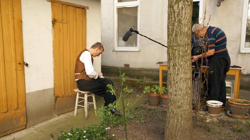 Kameramann Franz Schrems und Darsteller und Produktionsleiter Florian Brandt. – Bild: ORF/​Epo Film/​Peter Beringer.