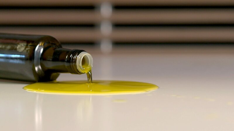 Olivenöl gehört zu den am meisten gefälschten Lebensmitteln. – Bild: ZDF/​Jens Staeder