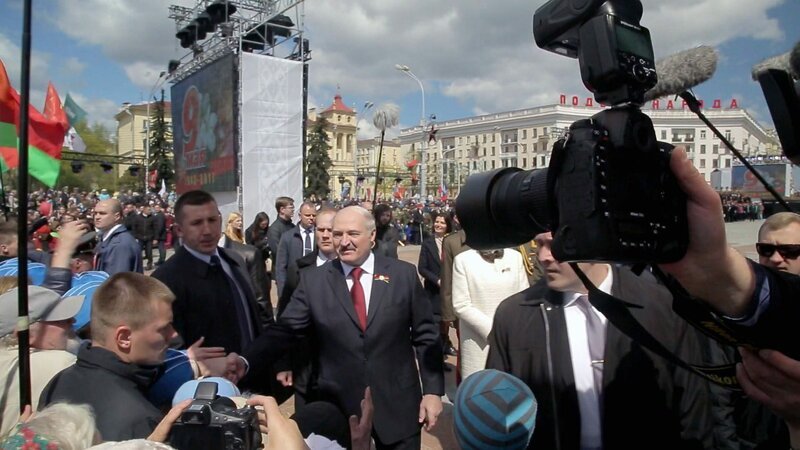 Weißrussland – Europas letzte Diktatur: seit 1994 regiert Alexander Lukaschenko, ein ehemaliger Direktor einer Sowchose, das Land in absoluter Alleinherrschaft. – Bild: ORF/​Java