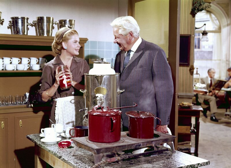 Rote Lippen soll man küssen – Bild: ORF/​Kirch Media