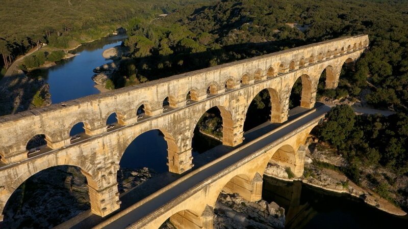 Der Pont du Gard – eine der spektakulärsten Ingenieurleistungen der Antike – versorgte einst Nîmes mit Wasser. – Bild: ZDF und © Imagissime /​ RMC Découverte – 2019./​© Imagissime /​ RMC Découverte – 